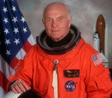 El primer estadounidense en orbitar sobre la Tierra, en 1962, y el hombre con más edad en viajar al espacio, en 1998 con 77 años, falleció el 8 de diciembre a los 95 años de edad. 
