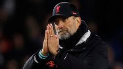 Jürgen Klopp, entrenador del Liverpool, pide disculpas a los aficionados tras la derrota en Brighton.
