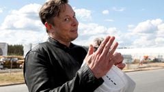 FILE PHOTO: SpaceX founder and Tesla CEO Elon Musk visits the construction site of Tesla's gigafactory in Gruenheide, near Berlin, Germany, May 17, 2021. REUTERS/Michele Tantussi/File Photo