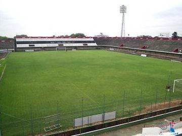 Estadio Manuel Ferreira: Con capacidad para 23.732 espectadores, fue inaugurado en 1965. Es uno de los estadios más antiguos de Paraguay. En su apertura, Olimpia enfrentó al Santos de Pelé.