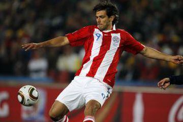 Hizo 13 goles por Paraguay (Eliminatorias 2002, 2006, 2010, 2014).