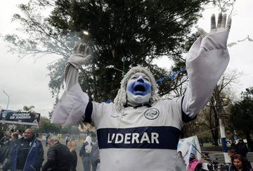 The Argentinean legend returns to his homeland as the new coach of Gimnasia La Plata and the fans were out in force at the Estadio Juan Carmelo Zerillo.