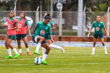 Luego de la victoria ante Paraguay, la Selección Femenina de Brasil volvió a trabajos de campo en la cancha de la Universidad Industrial de Santander, esta vez con miras a la gran final de la Copa América Femenina ante Colombia.