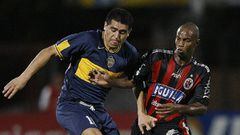 Rub&eacute;n Dar&iacute;o Bustos y Juan Rom&aacute;n Riquelme en el Boca Juniors vs C&uacute;cuta por la semifinal de Copa Libertadores 2007.