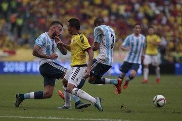 El defensor argentino fue otro de los destacados en la victoria 0-1 ante Colombia en 2015. Fuerte siempre en defensa. 
