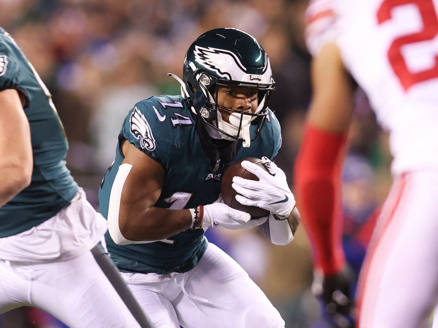 Hurts, Eagles soar past Giants 38-7 in playoffs