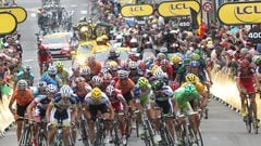 El pelotón del Tour de Francia llega a la rama final de Boulogne-sur-Mer en el Tour de Francia 2012.