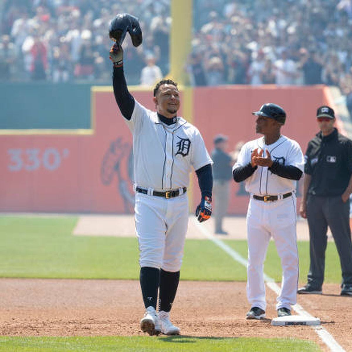 Miguel Cabrera gets his 3,000th career hit, becoming the 33rd