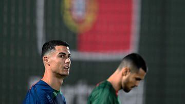 Portugal's forward Cristiano Ronaldo (L) and Portugal's goalkeeper Diogo Costa arrive for a training session at Al Shahania SC, northwest of Doha on November 23, 2022, on the eve of the Qatar 2022 World Cup football match between Portugal and Ghana. (Photo by PATRICIA DE MELO MOREIRA / AFP)