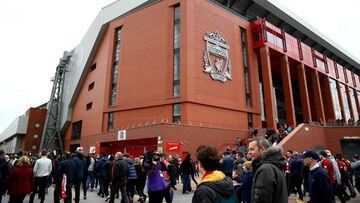 Liverpool CEO calls for respect from fans after reported Barcelona trouble
