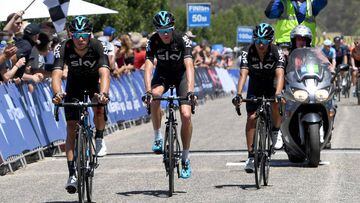 Netherlands Danny Van Poppel of Team Sky finishes after crashing with Britains Chris Froome and Colombiax92s Sebastian Henao Gomiez in stage three of the 2017 Herald Sun Tour cycling event in Melbourne on February 4, 2017. / AFP PHOTO / Mal Fairclough / -- IMAGE RESTRICTED TO EDITORIAL USE - STRICTLY NO COMMERCIAL USE --