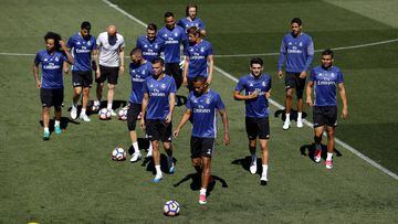 Los jugadores del Real Madrid, en el entrenamiento de este s&aacute;bado.