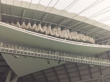 Detalle del cableado donde se despliega la cubierta del estadio Al Janoub.
