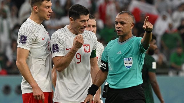 Who is the referee for The Netherlands vs USMNT in the World Cup 2022 round of 16 game?