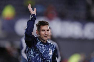 09 September 2021, Argentina, Buenos Aires: Argentina's Lionel Messi warms up ahead of the 2022 FIFA World Cup Qualifiers International Soccer match between Argentina and Bolivia at the Monumental Antonio Vespucio Liberti Stadium.