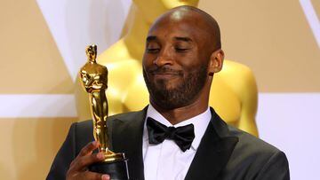 90th Academy Awards - Oscars Backstage - Hollywood, California, U.S., 04/03/2018 - Kobe Bryant with Best Animated Short Film Award for &quot;Dear Basketball&quot;. REUTERS/Mike Blake     TPX IMAGES OF THE DAY