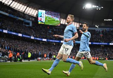 Kevin de Bruyne scored twice as Manchester City beat Arsenal 4-1 at the Etihad. 