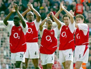 Kolo Touré, Patrick Vieira, Ashley Cole, Robert Pires y Martin Keown, en un choque con el Arsenal en 2004.