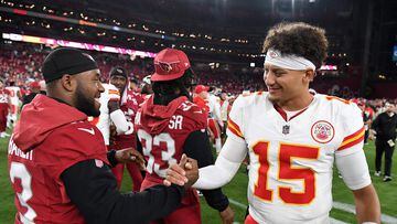 GLENDALE, ARIZONA - AUGUST 19: Patrick Mahomes #15 of the Kansas City Chiefs shakes hands with Budda Baker #3 of the Arizona Cardinals after a preseason game at State Farm Stadium on August 19, 2023 in Glendale, Arizona. Chiefs won 38-10.   Norm Hall/Getty Images/AFP (Photo by Norm Hall / GETTY IMAGES NORTH AMERICA / Getty Images via AFP)