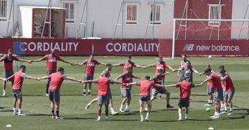 The Sevilla squad during training