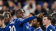 LONDON, ENGLAND - NOVEMBER 02: Denis Zakaria of Chelsea FC celebrates after scoring his team's second goal with teammates during the UEFA Champions League group E match between Chelsea FC and Dinamo Zagreb at Stamford Bridge on November 2, 2022 in London, United Kingdom. (Photo by Vincent Mignott/DeFodi Images via Getty Images)