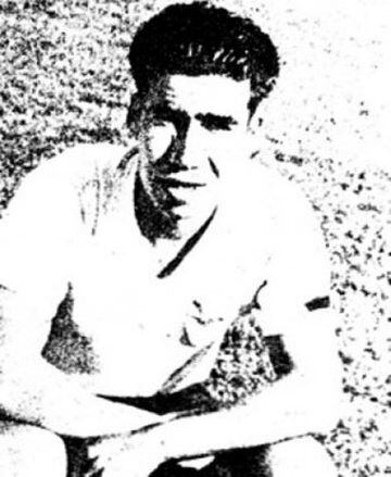 Armando 'Norton' Contreras fue un interior izquierdo, campeón con Colo Colo en 1939, 1941, 1944. Llegó a 57 goles en Colo Colo. 