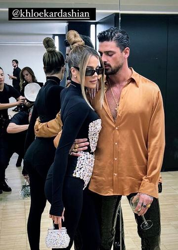 ¿Nuevo romance a la vista? Khloe Kardashian es captada en compañía del italiano Michele Morrone en el after party de Dolce & Gabbana. ¡Aquí las imágenes!