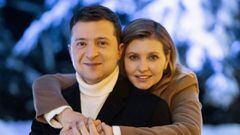 El presidente de Ucrania, Volodymyr Zelensky, se niega a salir del pa&iacute;s y su esposa, Olena Zelenska, permanece con &eacute;l. Te contamos m&aacute;s sobre qui&eacute;n es ella.