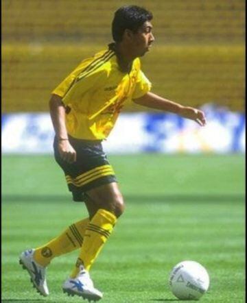 El jugador nacido en Veracruz tuvo dos etapas en la MLS en el 97 y en el 98. En su primera etapa marcó 11 goles, mientras que para la segunda no anotó