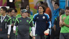 Guillermo Ochoa cuenta como se enter&oacute; de que iba a ser titular en la Copa del Mundo 2014
