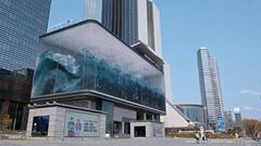 As&iacute; rompe la ola m&aacute;s grande del mundo en 3D que tiene Se&uacute;l (Corea del Sur) en un centro comercial.