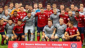 Jugadores del Bayern M&uacute;nich y el Chicago Fire en el partido en homenaje a Bastian Schweinsteiger en el Allianz Arena