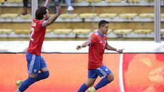 Soccer Football - World Cup - South American Qualifiers - Bolivia v Chile - Olympic Stadium Hernando Siles, La Paz, Bolivia - February 1, 2022 Chile&#039;s Alexis Sanchez celebrates scoring their first goal with teammate REUTERS/Manuel Claure