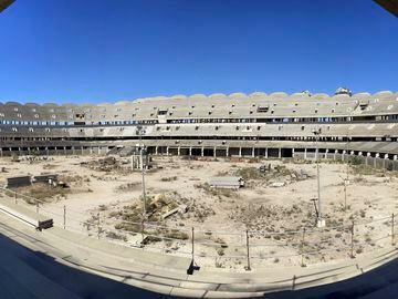 Así se encuentra el que será el nuevo estadio del Valencia Club de Fútbol. Las obras llevan trece años paradas.