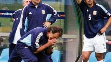 "Yo protagonicé el mayor fracaso del fútbol argentino", Bielsa asumiendo la eliminación en primera ronda de la Copa del Mundo Corea-Japón 2002.
