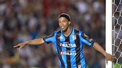The former Barcelona star will be the special guest at Querétaro’s Liga MX Clausura 2023 clash against Juárez at Estadio Corregidora.Ronaldinho with White Roosters