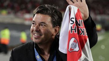 Marcelo Gallardo, entrenador de River Plate, celebra el t&iacute;tulo de liga.