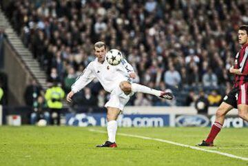 La ‘Novena’ del Madrid llegó en el año de su centenario: 2002. El rival fue el Bayer Leverkusen y el escenario, el mítico Hampden Park. Raúl puso el 1-0, Lucio emparejó 10 minutos después y, antes del medio tiempo, el mundo se detuvo. Zinedine Zidane tomó un balón enviado por Roberto Carlos desde el lateral y lo golpeó con la pierna izquierda desde el aire, para explotar la meta de Butt. La UEFA lo definió como el mejor gol en la historia del torneo. Al final del partido, las tres paradas de un heroico Casillas sellaron la victoria merengue. 