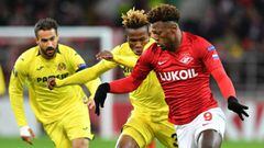 Villarreal&#039;s midfielder Samuel Chimerenka Chukweze (C) and Spartak Moscow&#039;s Cape Verdean forward Ze Luis (R) vie for the ball during the UEFA Europa League group G football match between FC Spartak Moscow and Villarreal CF in Moscow on October 4
