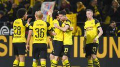 Dortmund&#039;s players celebrate during the German First division Bundesliga football match between Borussia Dortmund and Borussia Moenchengladbach in Dortmund, western Germany, on December 21, 2018. (Photo by Patrik STOLLARZ / AFP) / DFL REGULATIONS PROHIBIT ANY USE OF PHOTOGRAPHS AS IMAGE SEQUENCES AND/OR QUASI-VIDEO