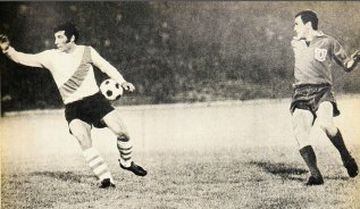 29 de octubre de 1969: Con dos goles de Rubén Marcos, Universidad de Chile vence 2-1 a River Plate de Argentina en un amistoso.
