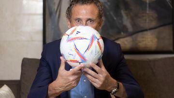 Jorge Valdano poses for AS during the interview.