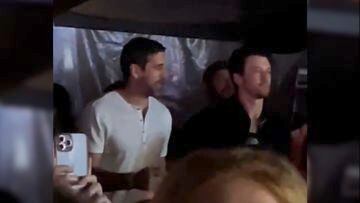 El video viral de Aaron Rodgers, Miles Teller y Bradley Cooper en un concierto de Taylor Swift