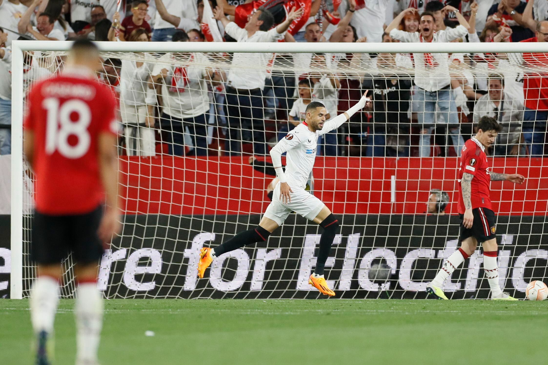 Los errores y el Sevilla condenan al United en Europa League