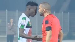 La furiosa reacción de un árbitro en Marruecos que dará la vuelta al mundo: te sorprenderá