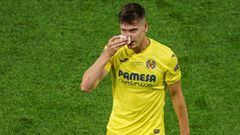 Villarreal&#039;s Argentine defender Juan Foyth wipes blood from his nose during the UEFA Europa League final football match between Villarreal and Manchester United at the Gdansk Stadium in Gdansk on May 26, 2021. (Photo by ALEKSANDRA SZMIGIEL / POOL / A