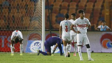 Soccer Football - Egyptian Premier League - Zamalek v Ismaily - Cairo International Stadium, Cairo, Egypt - October 26, 2020 Zamalek&#039;s Ahmed Eid and teammates look dejected after conceding their first goal REUTERS/Amr Abdallah Dalsh