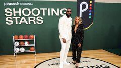 LeBron James y su esposa Savannah James compartieron un dulce momento en el estreno de su película biográfica 'Shooting Stars'.
