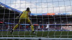 United States&#039; Carli Lloyd, right, shoots and fails a penalty kick during the Women&#039;s World Cup Group F soccer match between United States and Chile at Parc des Princes in Paris, France, Sunday, June 16, 2019. Lloyd scored twice in US&#039; 3-0 victory. (AP Photo/Alessandra Tarantino)