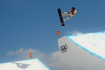Redmond Gerard competes in the Snowboard Men's Slopestyle Final.